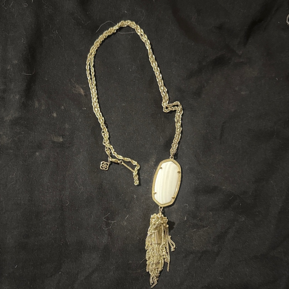 Elegant Gold and Cream Pendant Necklace